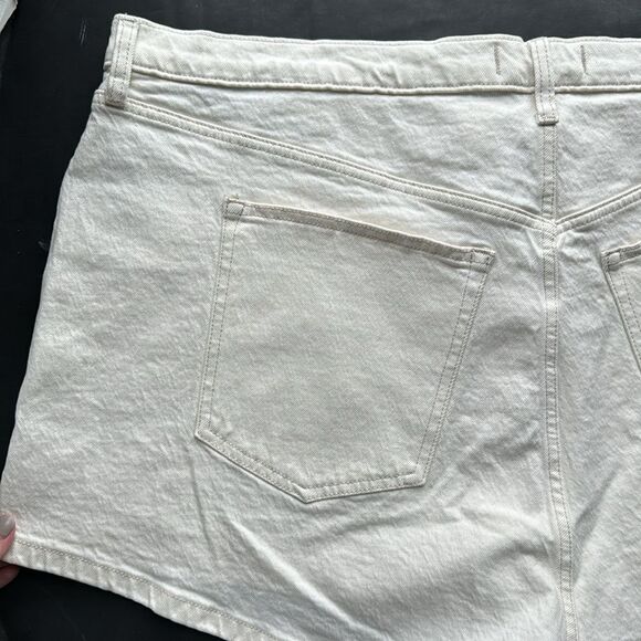 NWT Abercrombie and Fitch The Mom High Rise Shorts Curve Love Cream Size 22 / 36 - Picture 8 of 15